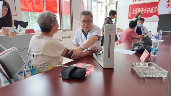 怀远策略 东杉医院开展“健康下乡”义诊活动